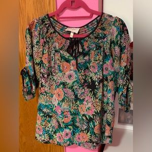 EUC. YUMI KIM floral blouse. With cliched sleeves. Size XS.